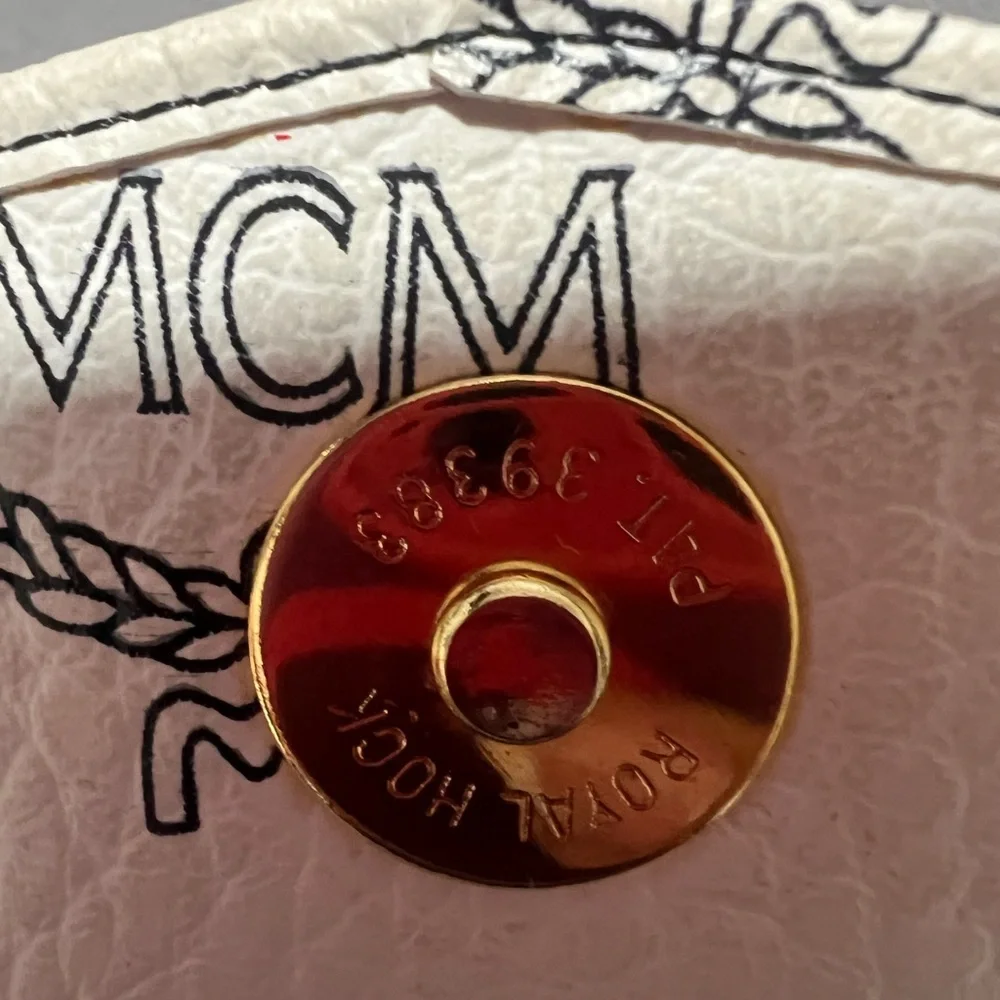 MCM white and black trifold Wallet - Picture 8 of 8